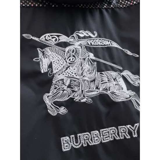2026新品 アウター BURBERRY バーバリー 春夏最旬トレンドを象徴する一着