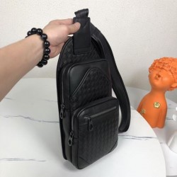 BOTTEGA VENETA ボッテガヴェネタ ボディバッグ 2026新作 愛用者多数の人気モデル