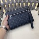 LOUIS VUITTON ルイヴィトン クラッチバッグ 2026新作 高級感溢れる特別価格モデル