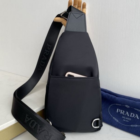 PRADA プラダ ボディバッグ 2026新作 シーンを選ばない万能デザイン
