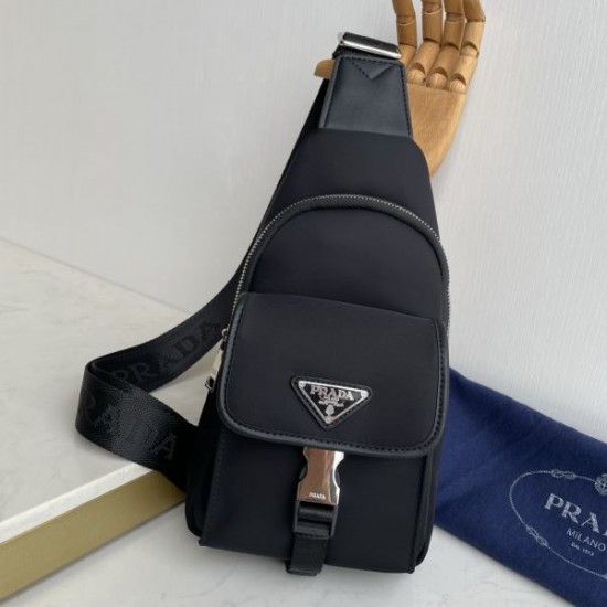 PRADA プラダ ボディバッグ 2026新作 シーンを選ばない万能デザイン