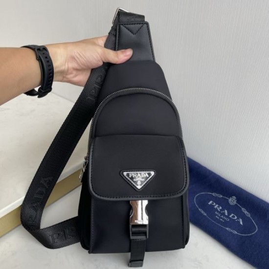 PRADA プラダ ボディバッグ 2026新作 シーンを選ばない万能デザイン