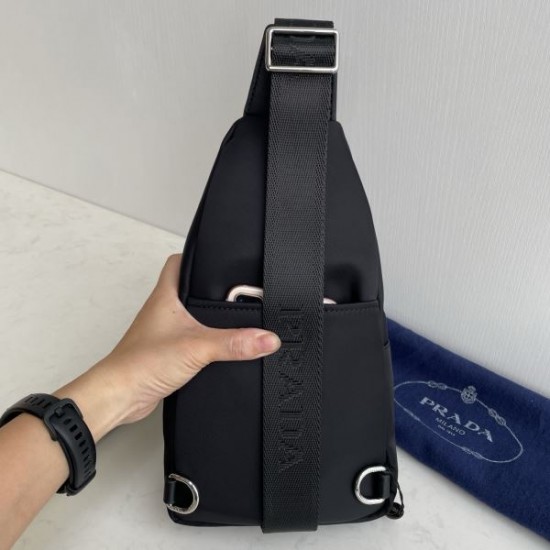 PRADA プラダ ボディバッグ 2026新作 シーンを選ばない万能デザイン