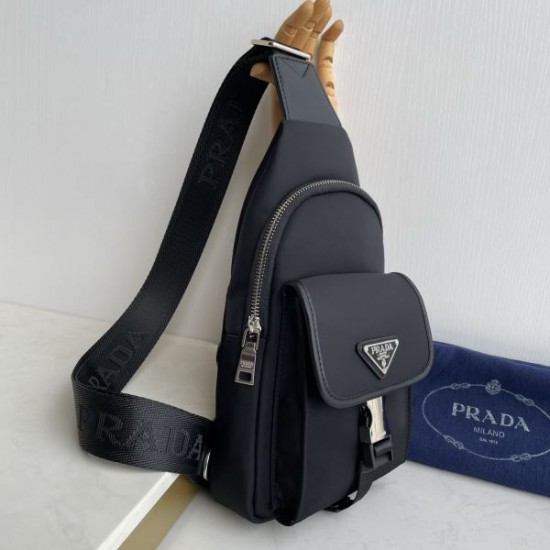 PRADA プラダ ボディバッグ 2026新作 シーンを選ばない万能デザイン