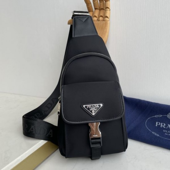 PRADA プラダ ボディバッグ 2026新作 シーンを選ばない万能デザイン