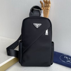 PRADA プラダ ボディバッグ 2026新作 洗練されたスタイル演出