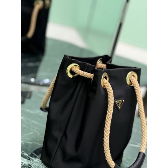 PRADA プラダ トートバッグ 2026新作 春夏入荷の大人気モデル