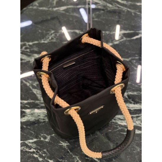PRADA プラダ トートバッグ 2026新作 春夏入荷の大人気モデル