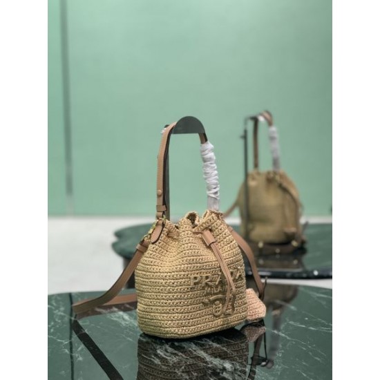 PRADA プラダ トートバッグ 2026新作 一気に上級者見えする洗練スタイル
