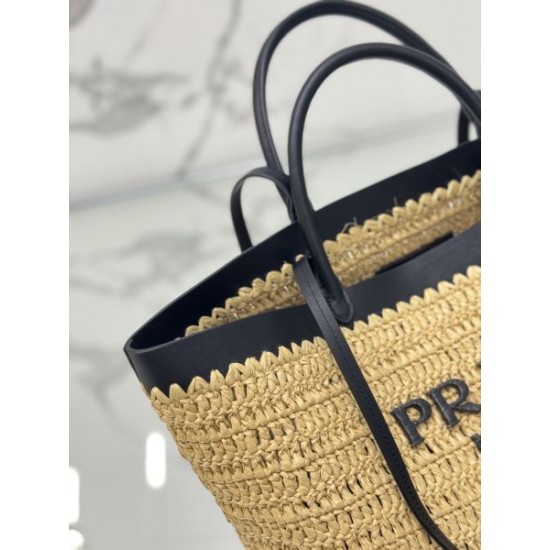 PRADA プラダ トートバッグ 2026新作 注目度抜群のスタイリングアイテム