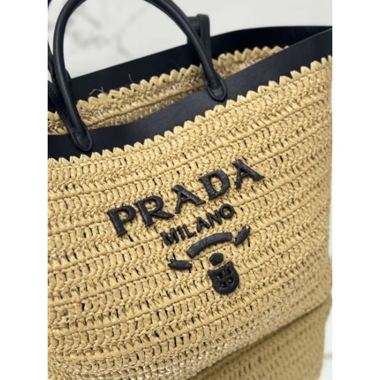 PRADA プラダ トートバッグ 2026新作 注目度抜群のスタイリングアイテム