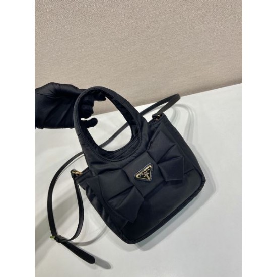 PRADA プラダ ショルダーバッグ 2026新作 春夏新作 奇跡の再入荷モデル