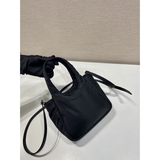 PRADA プラダ ショルダーバッグ 2026新作 春夏新作 奇跡の再入荷モデル