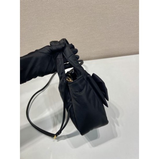 PRADA プラダ ショルダーバッグ 2026新作 春夏新作 奇跡の再入荷モデル