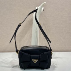 PRADA プラダ ショルダーバッグ 2026新作 使いやすい絶妙サイズ感