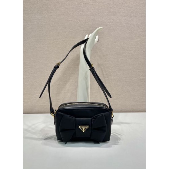 PRADA プラダ ショルダーバッグ 2026新作 使いやすい絶妙サイズ感