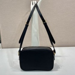 PRADA プラダ ショルダーバッグ 2026新作 使いやすい絶妙サイズ感