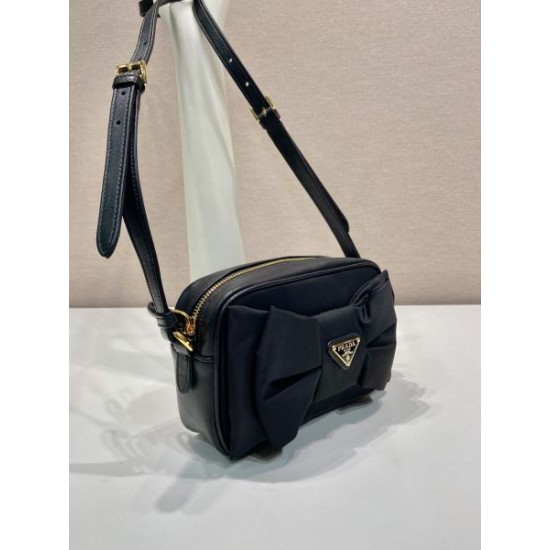 PRADA プラダ ショルダーバッグ 2026新作 使いやすい絶妙サイズ感