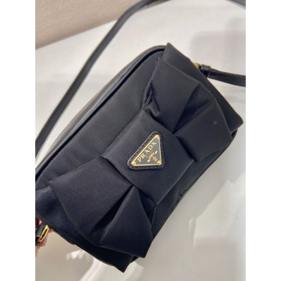 PRADA プラダ ショルダーバッグ 2026新作 使いやすい絶妙サイズ感