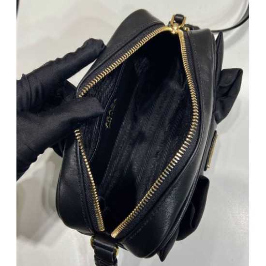 PRADA プラダ ショルダーバッグ 2026新作 使いやすい絶妙サイズ感