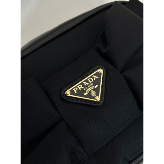 PRADA プラダ ショルダーバッグ 2026新作 使いやすい絶妙サイズ感
