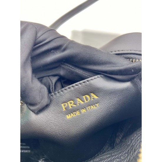 PRADA プラダ ショルダーバッグ 2026新作 使いやすい絶妙サイズ感
