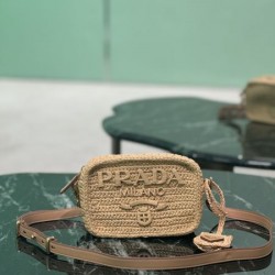 PRADA プラダ ショルダーバッグ 2026新作 雑誌掲載の春夏新作モデル