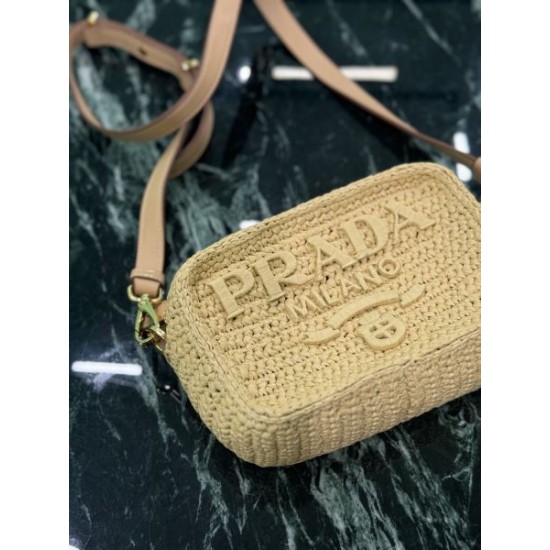PRADA プラダ ショルダーバッグ 2026新作 雑誌掲載の春夏新作モデル