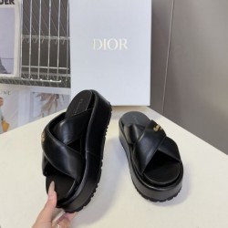 2026新作 サンダル DIOR ディオール 雑誌掲載 話題の春夏新作