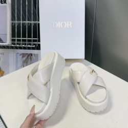 2026新作 サンダル DIOR ディオール 雑誌掲載 話題の春夏新作