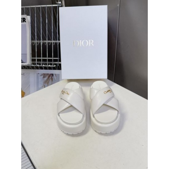 2026新作 サンダル DIOR ディオール 雑誌掲載 話題の春夏新作