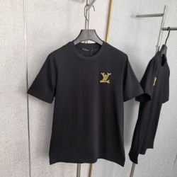 2026春夏新作 LOUIS VUITTON ルイヴィトン  アイコニックロゴ！今季必須のマストアイテム