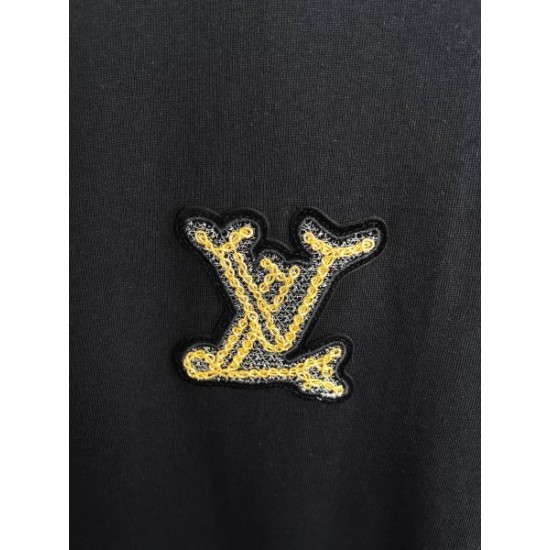 2026春夏新作 LOUIS VUITTON ルイヴィトン  アイコニックロゴ！今季必須のマストアイテム