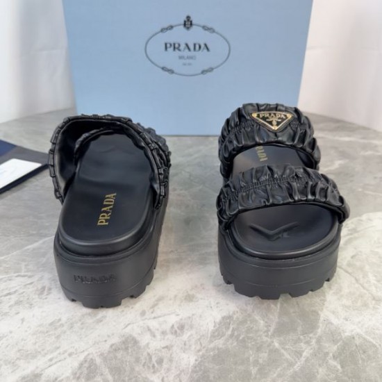 2026春夏 PRADA プラダ サンダル・ミュール 抜け感ある上品スタイル