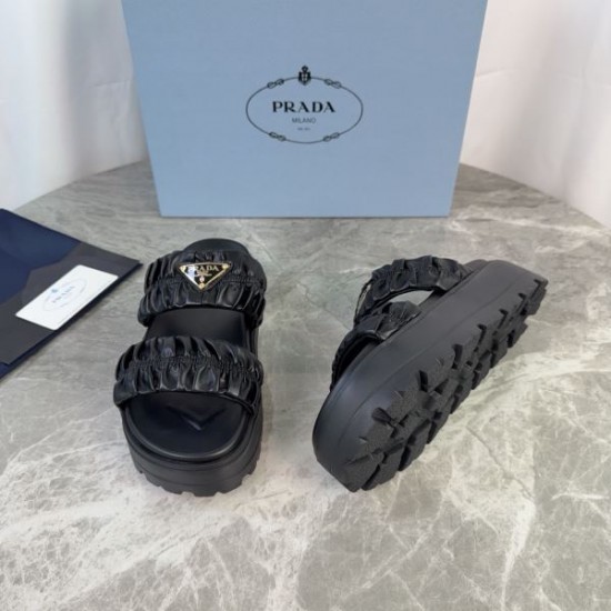 2026春夏 PRADA プラダ サンダル・ミュール 抜け感ある上品スタイル