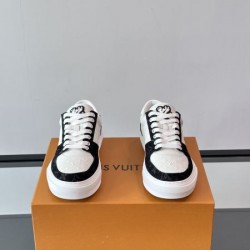 2026最新作 夏コーデ注目 LOUIS VUITTON ルイヴィトン スニーカー 春夏トレンドアイテム