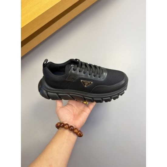 2026春夏新作 夏コーデを彩る PRADA プラダ スニーカー トレンドアイテム