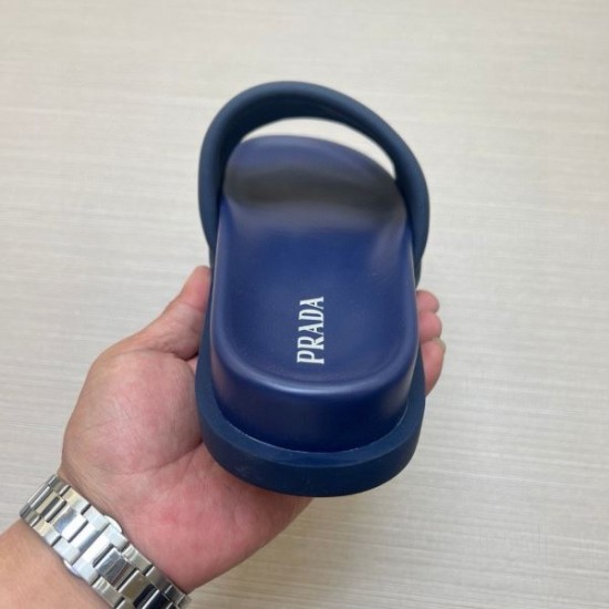 2026最新 トレンドスタイル PRADA プラダ サンダル おしゃれコーデ