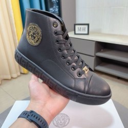 2025FW メンズ カジュアルシューズ VERSACE ヴェルサーチェ 超レアな入手困難品が登場