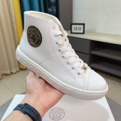 2025FW メンズ カジュアルシューズ VERSACE ヴェルサーチェ 超レアな入手困難品が登場