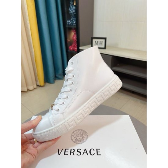 2025FW メンズ カジュアルシューズ VERSACE ヴェルサーチェ 超レアな入手困難品が登場