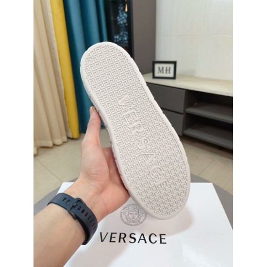2025FW メンズ カジュアルシューズ VERSACE ヴェルサーチェ 超レアな入手困難品が登場