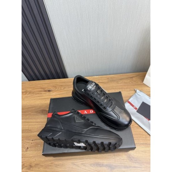 2025FW メンズ スニーカー PRADA プラダ シーン問わずに使える万能アイテム