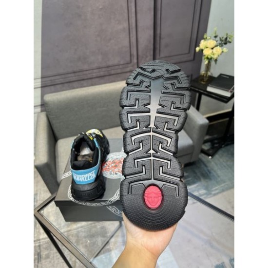 2025FW メンズ スニーカー VERSACE ヴェルサーチェ お気に入りのデザインで魅せる