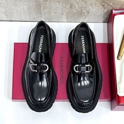 2025FW メンズ ビジネスシューズ FERRAGAMO サルヴァトーレ フェラガモ ロングシーズンに活躍する逸品