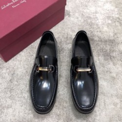 2025FW メンズ ビジネスシューズ FERRAGAMO サルヴァトーレ フェラガモ 足元に注目してくれるデザイン