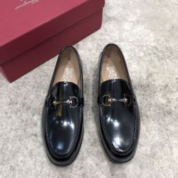 2025FW メンズ ビジネスシューズ FERRAGAMO サルヴァトーレ フェラガモ カジュアルにも対応する反転魅力